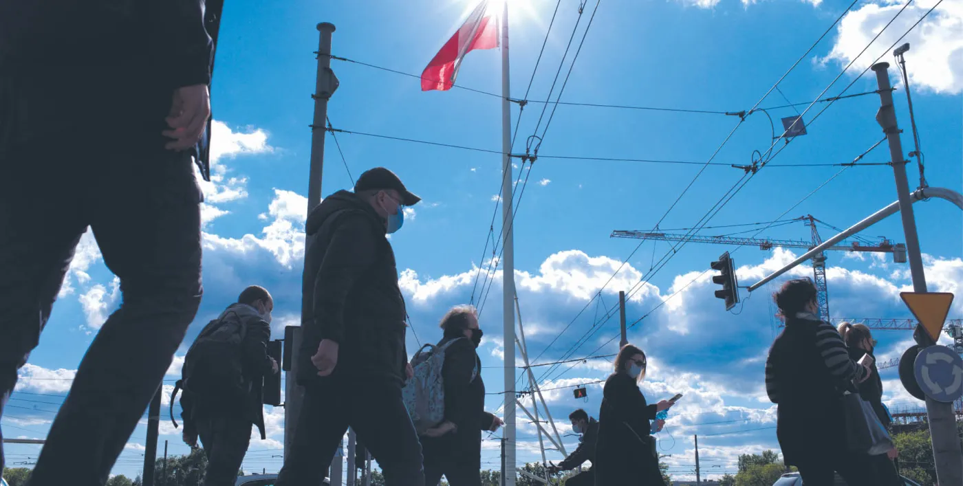 W pandemii topnieją oszczędności Polaków. Nie ufają instytucjom finansowym