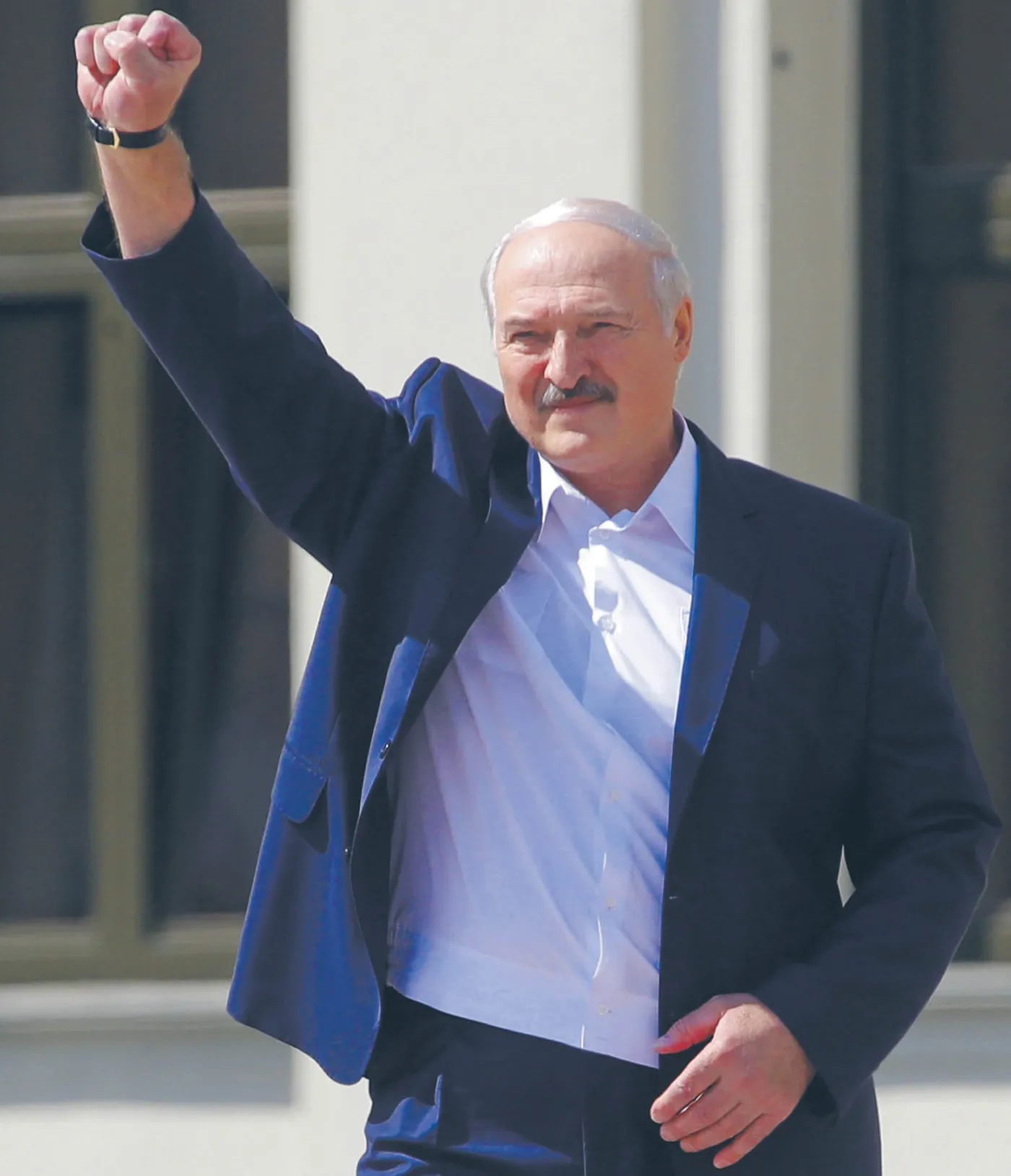 Ustępstwa i groźby z interwencją w tle