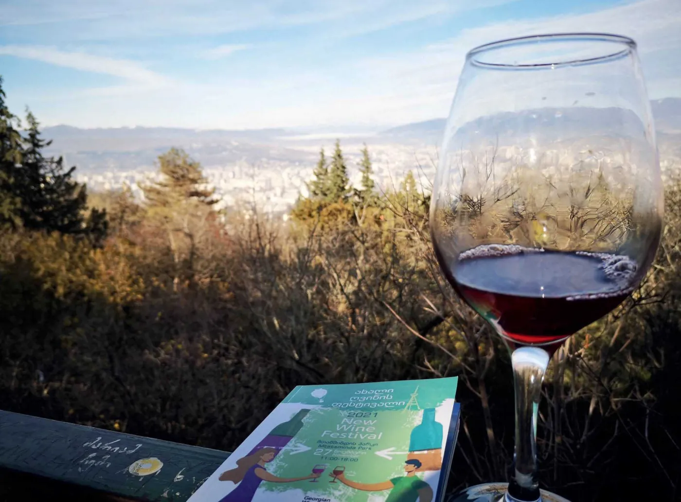 Gruzja celebruje wino. Widokówka z festiwalu