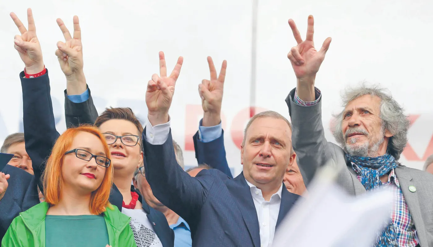 Opozycja próbuje dogonić obóz rządzący