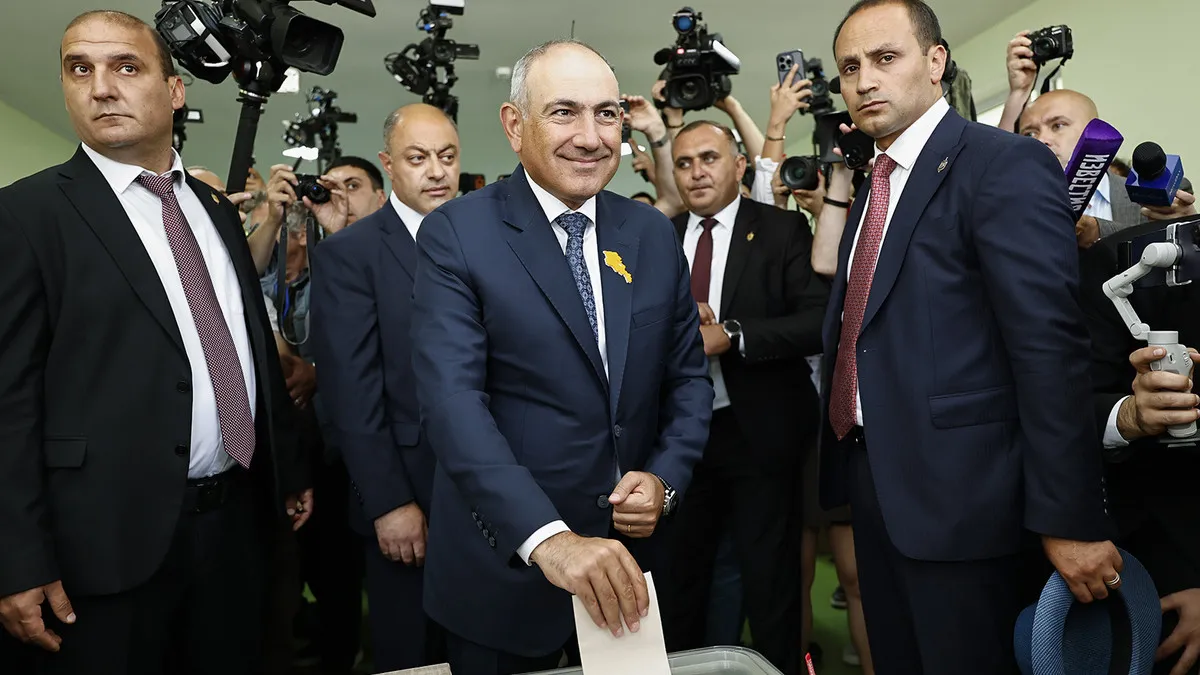 Premier Armenii Nikol Paszynian oddaje głos w wyborach parlamentarnych, 07.06.2026