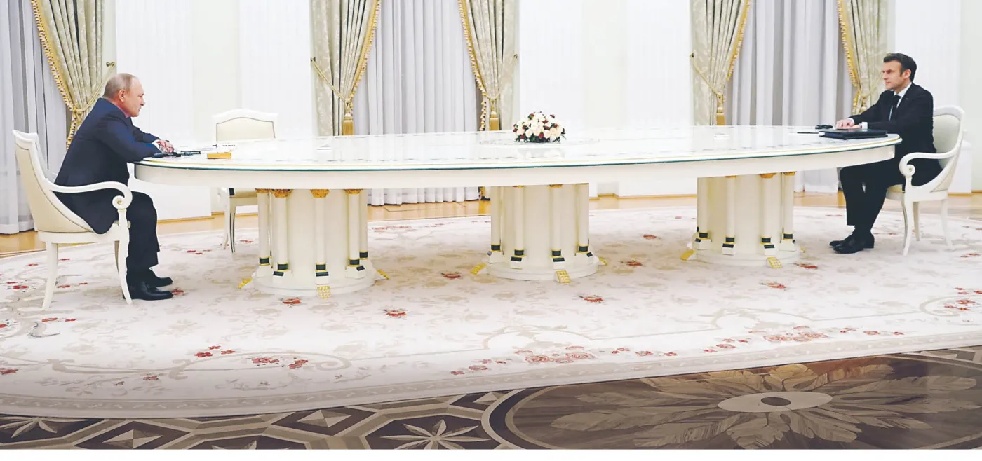 Macron w Moskwie. Racjonalizm czy appeasement