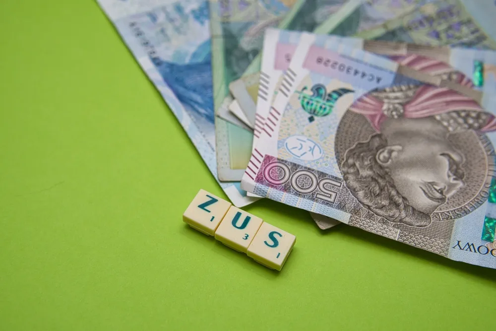 zbieg tytułów do ubezpieczeń zus ubezpieczenie zdrowotne ubezpieczenia społeczne umowa o pracę zlecenie działalność gospodarcza emerytura renta 2022