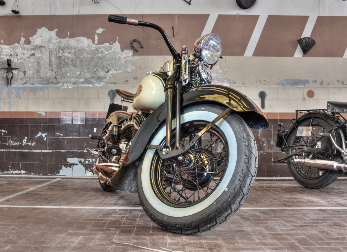 zimowanie motocykla, przygotowanie motocykla do zimy, konserwacja motocykla, postój zimowy, motocykl, przechowywanie