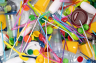 Nowe obowiązki przedsiębiorców dotyczące jednorazowych opakowań z plastiku