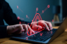 Jak reagować na cyberzagrożenia i dezinformację? Nowe strategie dla urzędów i firm